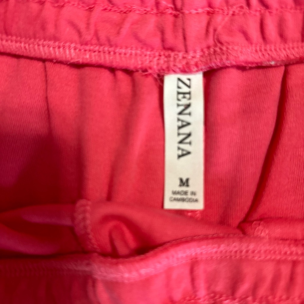Pink Zenana shorts 
Size : medium